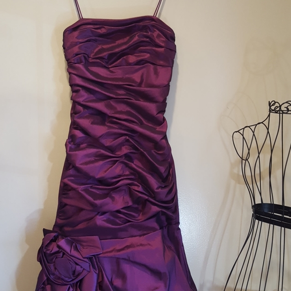 Let's Fashion Long Gown - Picture 3 of 3